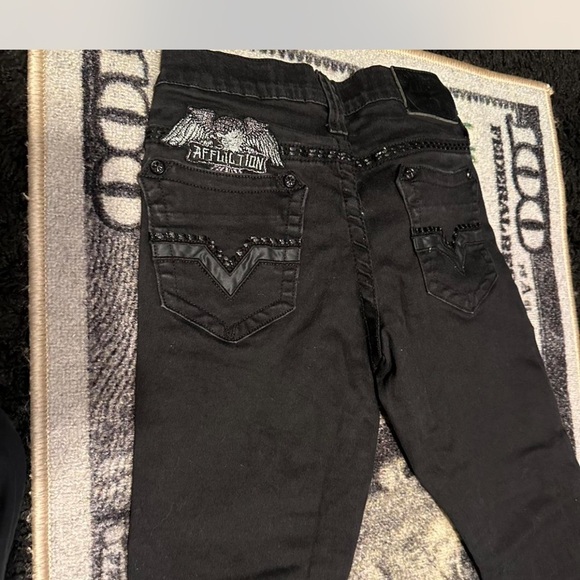 affliction - Picture 4 of 4